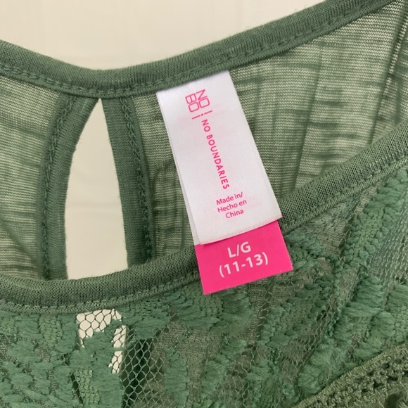 Green loose & Flowy tank top - Picture 5 of 5